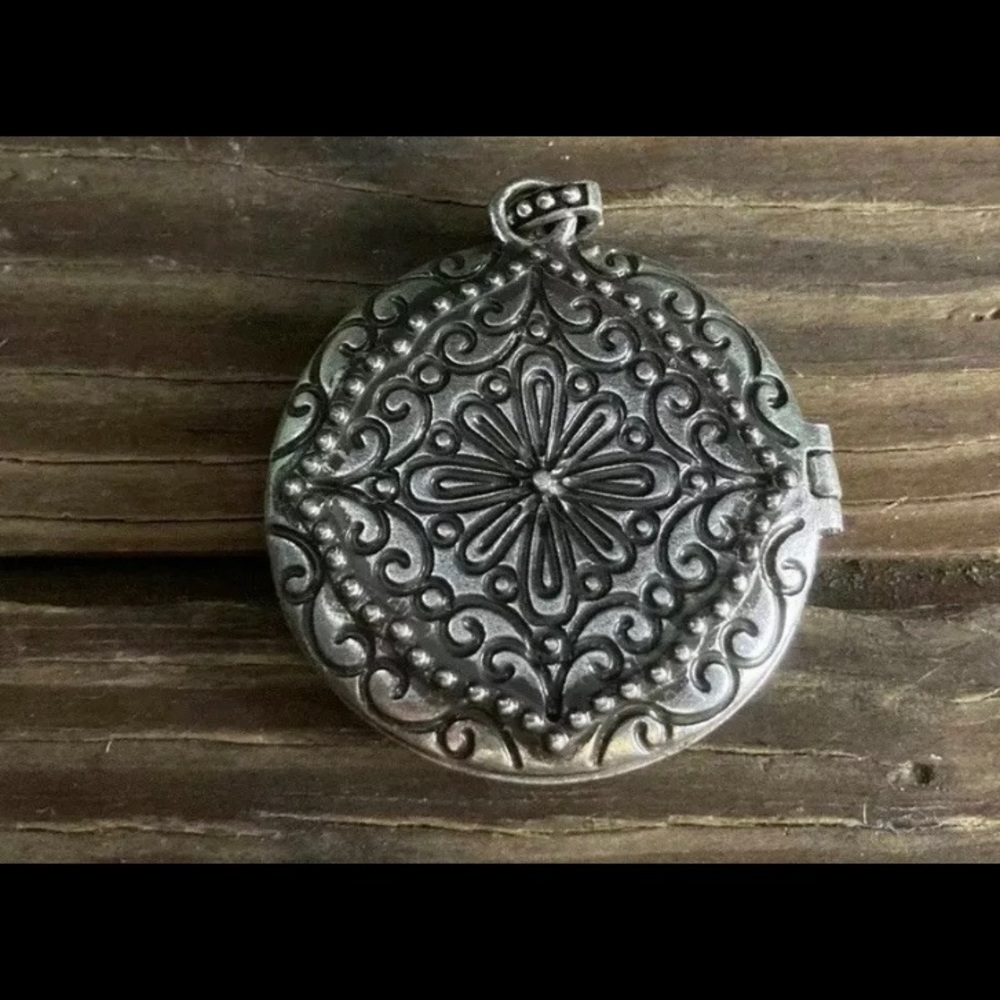 Vintage Stainless Steel Memorial Picture Locket - Picture 4 of 6